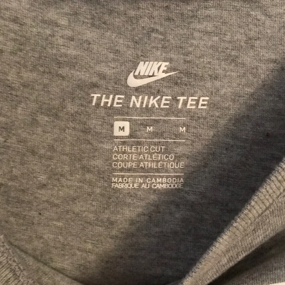 Price is firm NIKE Boys’ Buffalo Plaid Swoosh Graphic Tee Size Medium